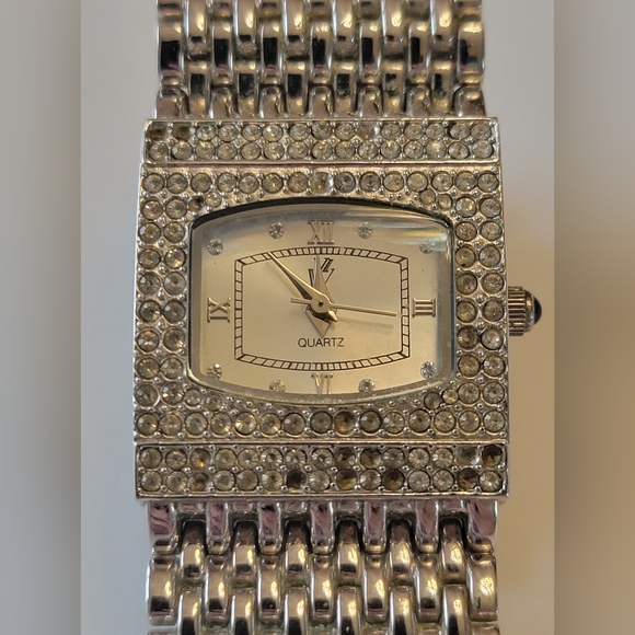 Vintage Stunning Victoria Wieck Beverly Hills Crystal Watch - Picture 4 of 8